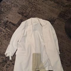 의류 witte blazer, iLost를 사용하여 Van der Valk Rotterdam Blijdorp에 보고됨