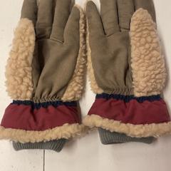 Kesztyű, amint azt GVB az iLost segítségével jelentette.