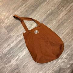 Bossa brown, segons ha informat Amsterdam ID Aparthotel mitjançant iLost