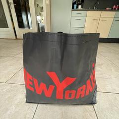 Grote tas New Yorker met dameskleding an iLost gemeldet