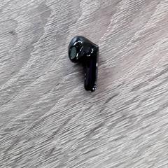 Earpiece, as reported by EBS Tramplein using iLost