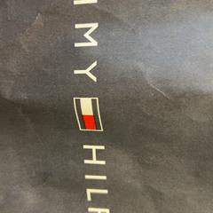 Aankoop tommy hilfiger Purchase, rapporterat av Designer Outlet Roermond med iLost