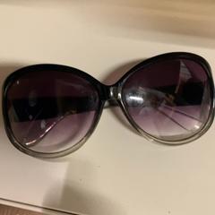 Occhiali da sole, come riportato da IKEA Haarlem utilizzando iLost