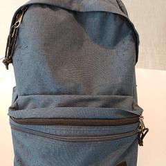 Sac à dos Blauw, merk Eastpak, a été signalé par Regio West-Vlaanderen utilisant iLost