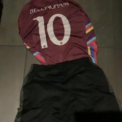 Shorts & Tshirt Sport, black, purple, a été signalé par MEININGER Hotel Amsterdam City West utilisant iLost