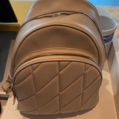 バックパック Leer beige がiLostで Pathé Nijmegen によって報告されました