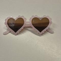 Des lunettes de soleil, a été signalé par Burgers' Zoo utilisant iLost