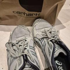 Zapato grey, segundo informou The Dominican usando iLost