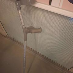 Muleta grijs/metaal, met comfortgreep, ha sido reportado por UMC Utrecht con iLost