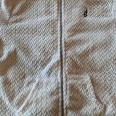 Dámska bunda, ako bolo nahlásené IKEA Lyon Grand Parilly pomocou iLost