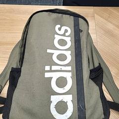 Mochila Adidas groen, ha sido reportado por Connexxion Noord Holland Noord Hoorn con iLost