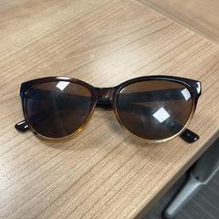 Gafas de sol, segundo informou Pathé Arnhem usando iLost