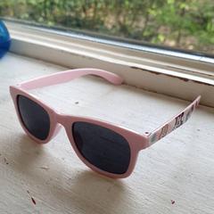 Solglasögon Roze mannier mouse, rapporterat av DierenPark Amersfoort med iLost