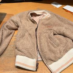 Jakke, som rapportert av Pathé Ede ved bruk av iLost