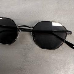 Des lunettes de soleil, a été signalé par Arriva Friesland / Groningen utilisant iLost