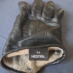 Zwarte handschoen, segons s'ha informat a iLost