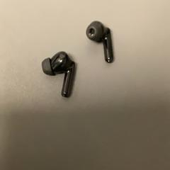 AirPods Black, som rapportert av MEININGER Hotel Copenhagen ved bruk av iLost