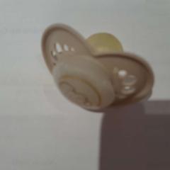 Tétine blanche, come riportato da TCL utilizzando iLost