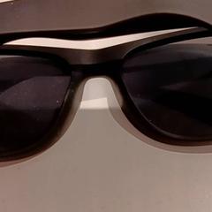 Ulleres de sol, segons ha informat De Efteling mitjançant iLost