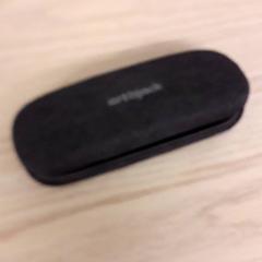 Occhiali da sole, come riportato da IKEA Breda utilizzando iLost