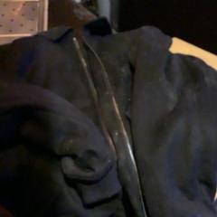 Jacke Zwarte jas, gemeldet von Café Leentje über iLost