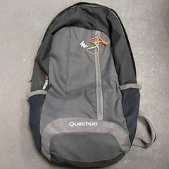 バックパック - Grijze Quechua がiLostで Regio Limburg - Leuven によって報告されました