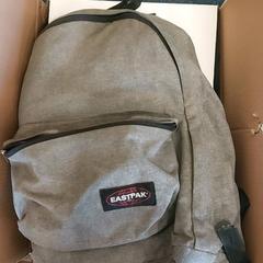バックパック Grijze eastpak tas がiLostで TU/e - Receptie Neuron によって報告されました