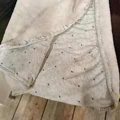 İLost kullanarak IKEA Lille tarafından bildirildiği gibi Sevimli tokat Recto: Blanc cassé - verso: gris etoilé