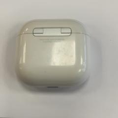 Caixa para airpods, como reportado por Regio Antwerpen - Brussel utilizando o iLost
