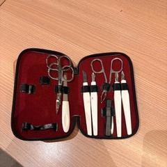 Nagel verzorgsetje beide zijkanten laten los, a été signalé par Van der Valk Hotel Deventer utilisant iLost