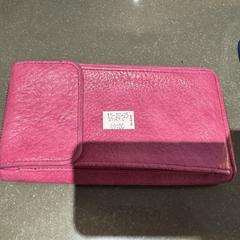 Roze portemonnee - Uthra Aramuthan, jak bylo nahlášeno na iLost