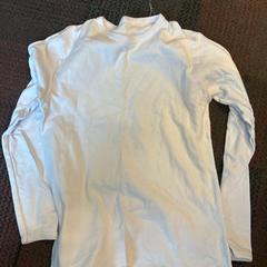 Blúz, amint azt Amsterdam ID Aparthotel az iLost segítségével jelentette.