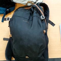 Batoh Zwart bruin, jak nahlášeno Centraal magazijn pomocí iLost