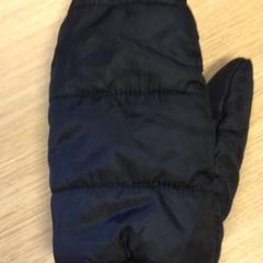 Handschoen links Zwart, iLost를 사용하여 Canisius-Wilhelmina Ziekenhuis에 보고됨