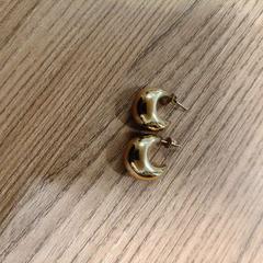 Boucles d'oreilles (Golden croissant), a été signalé par Vrije Universiteit Brussel (VUB) utilisant iLost