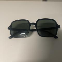 Gafas de sol, segundo informou Pathé Amersfoort usando iLost