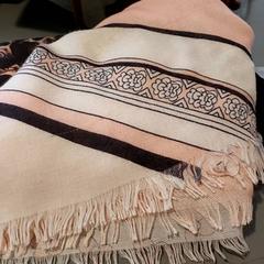 Ropa - Sjaal, ha sido reportado por Regio Oost-Vlaanderen con iLost