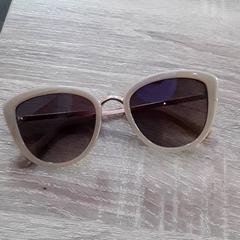 Ulleres de sol, segons ha informat EBS Tramplein mitjançant iLost