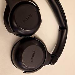 Headphones, as reported by HvA Amstelcampus using iLost