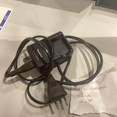 Bateria & Carregador Black Panasonic, como reportado por MEININGER Hotel Paris Porte de Vincennes utilizando o iLost