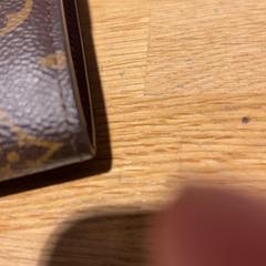 İLost kullanarak Designer Outlet Roermond tarafından bildirildiği gibi Cüzdan wallet