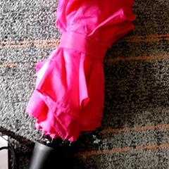 Paraplu Roze, zoals gemeld door Connexxion Amstelland-Meerlanden Schiphol Zuid met iLost