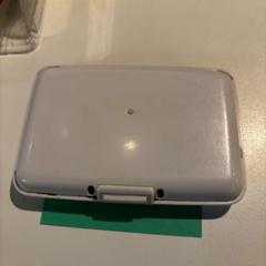 Card holder HOLDER, a été signalé par Room Mate Bruno utilisant iLost