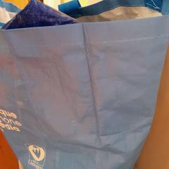 Táska bleu, amint azt TCL az iLost segítségével jelentette.