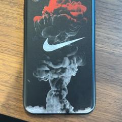 Mobiltelefon Zwarte telefoon met Nike hoesje, som rapportert av Pathé Amsterdam Noord ved bruk av iLost