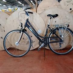 Bicicleta de senhora Mat-blauw Batavus, como reportado por Fietsdepot Hasselt utilizando o iLost