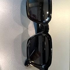 Des lunettes de soleil zwart, a été signalé par Qbuzz GD Groningen HS utilisant iLost
