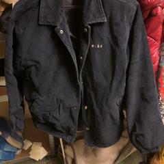 Jaqueta & Jersei + sweather, segons ha informat KABUL à GoGo / Teatro mitjançant iLost