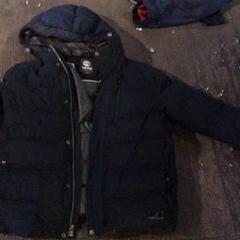 Jas zwart, amint azt De Heeren van Aemstel az iLost segítségével jelentette.