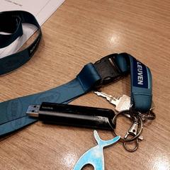 Chaves & Pen USB, como reportado por Campus Den Haag utilizando o iLost